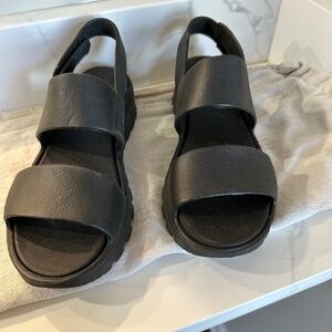 Sketchers wedge sandals - black